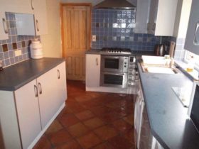 5 bedroom Detached t...